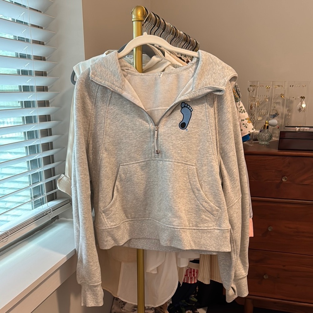 UNC x Lululemon Scuba Oversized Half Zip size M/L - Picture 2 of 2